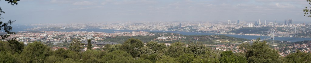 Blick über Üsküdar auf den Bosporus