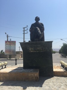 Statue_Nazik